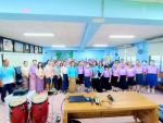 นักเรียนโรงเรียนผู้สูงอายุ กิจกรรมเคารพธงชาติ สวดมนต์ ร้องเพ